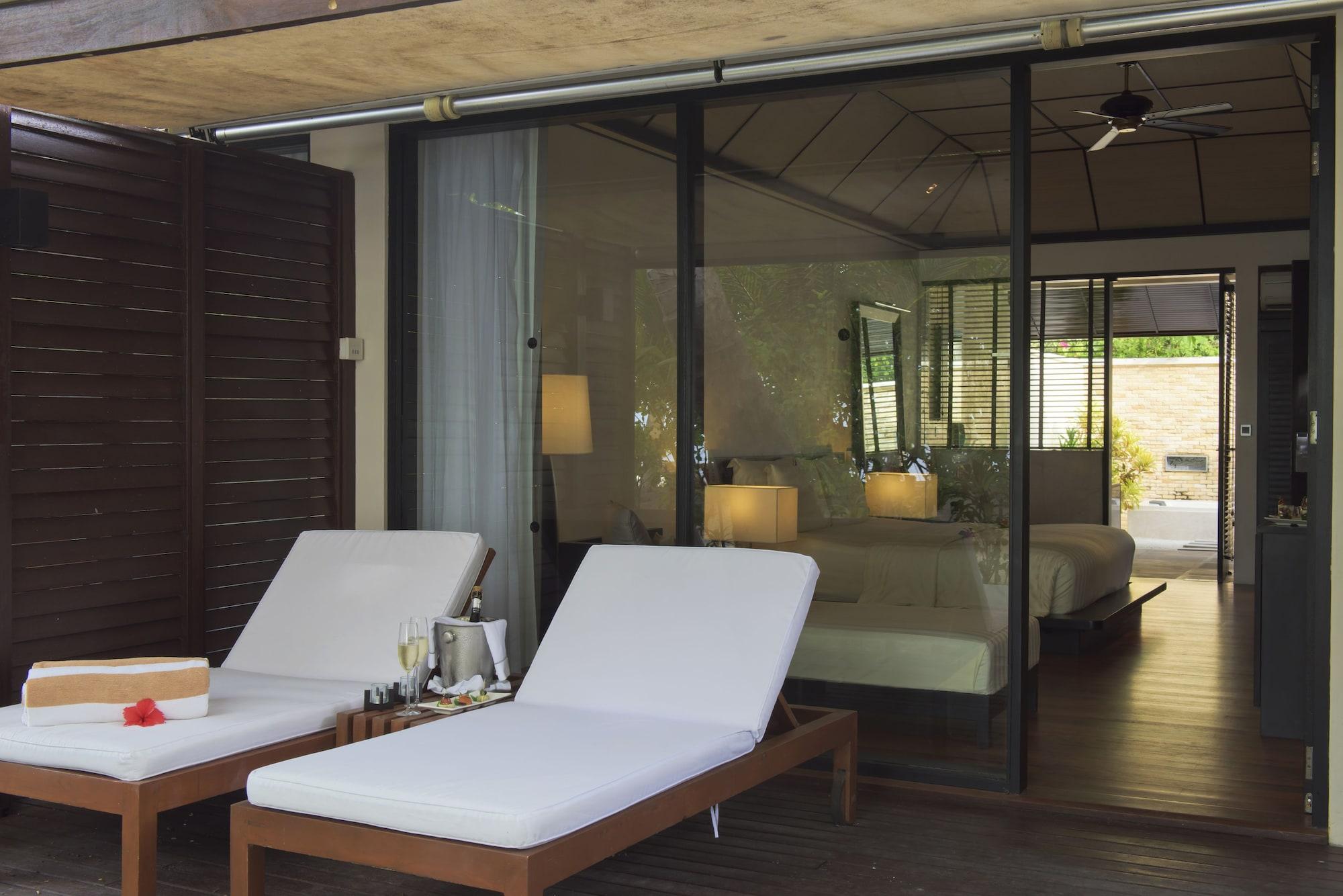 Lily Beach Resort And Spa Huvahendhoo Island Exterior foto