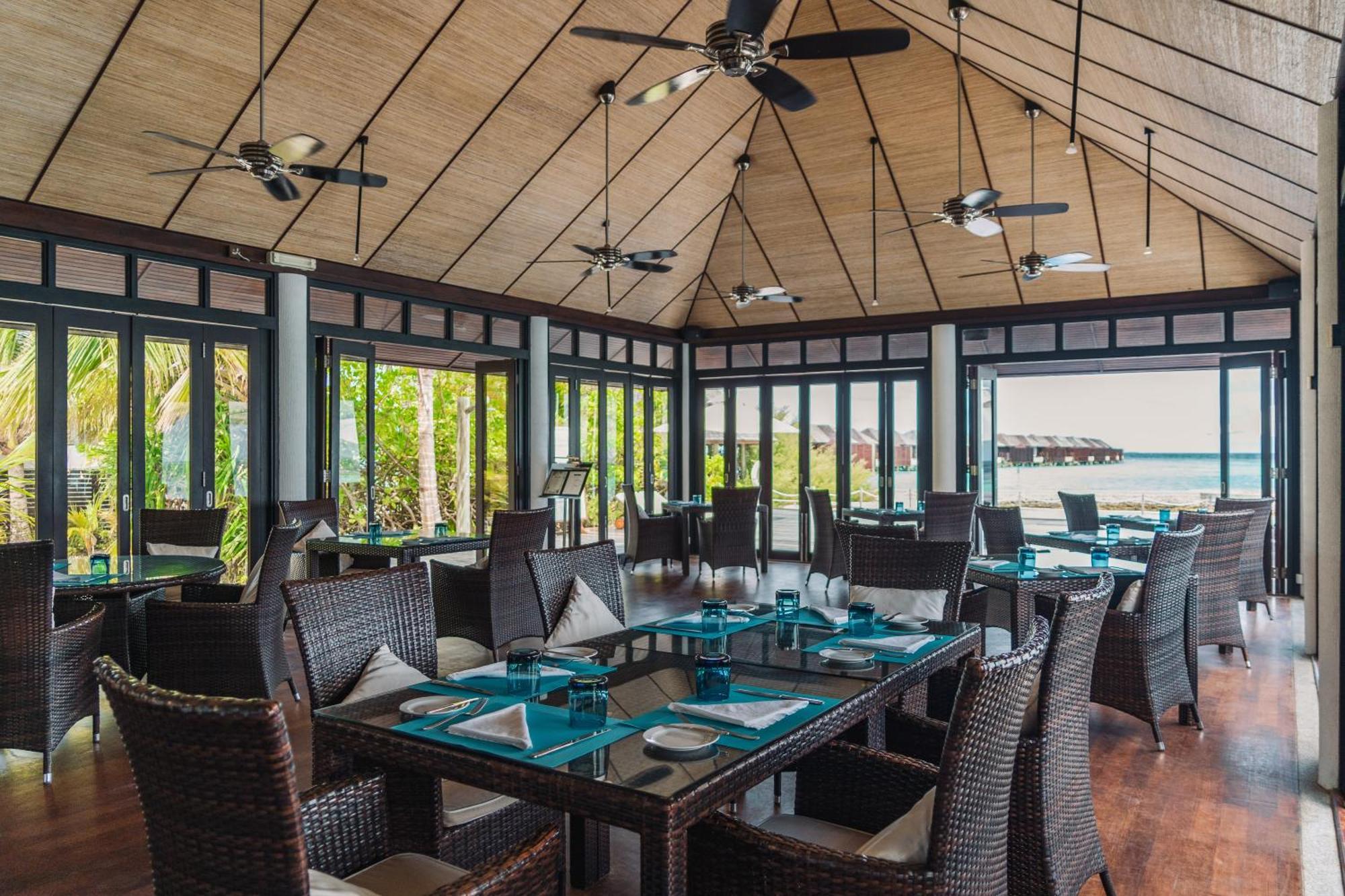 Lily Beach Resort And Spa Huvahendhoo Island Exterior foto