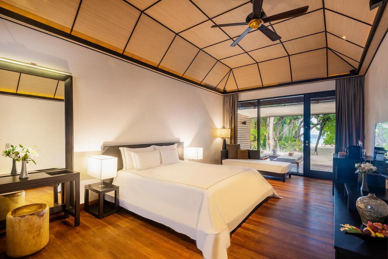 Lily Beach Resort And Spa Huvahendhoo Island Zimmer foto