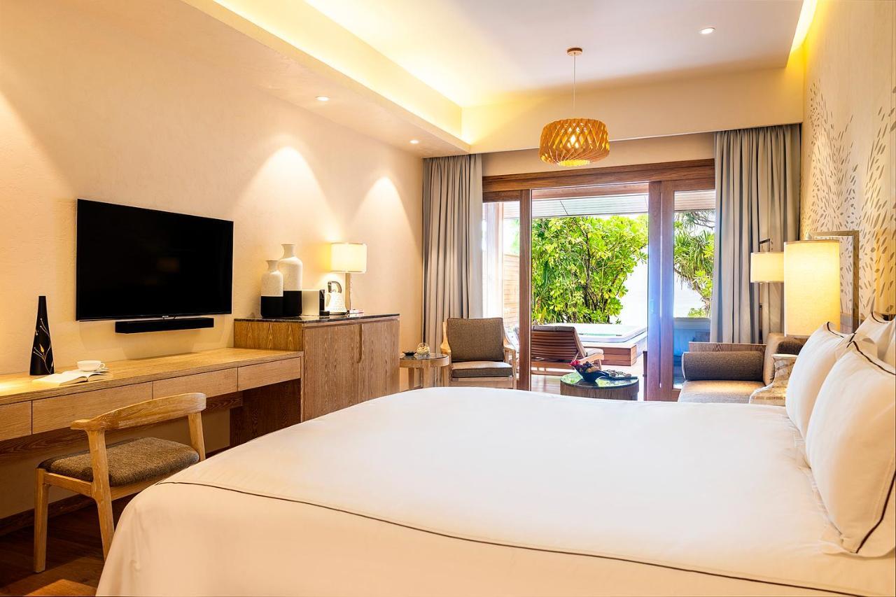 Lily Beach Resort And Spa Huvahendhoo Island Zimmer foto