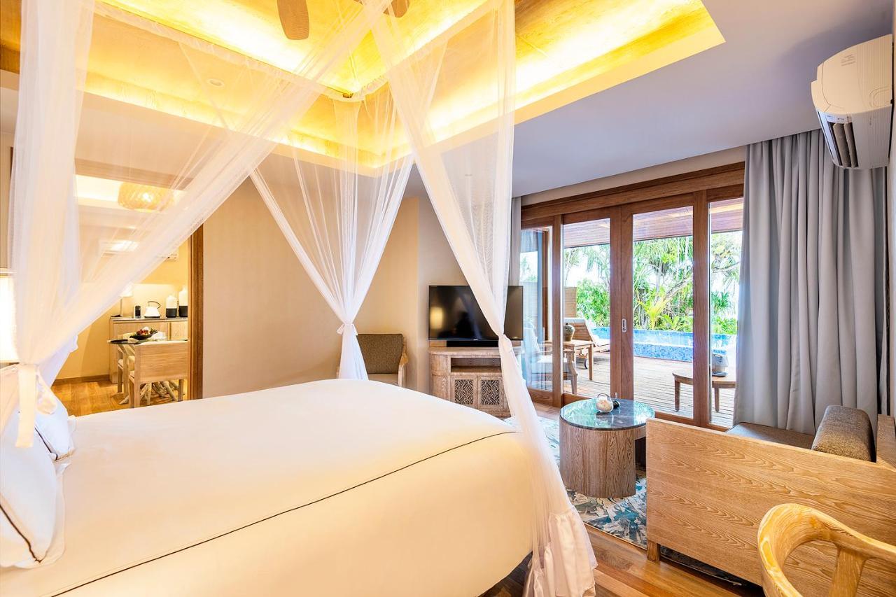 Lily Beach Resort And Spa Huvahendhoo Island Exterior foto