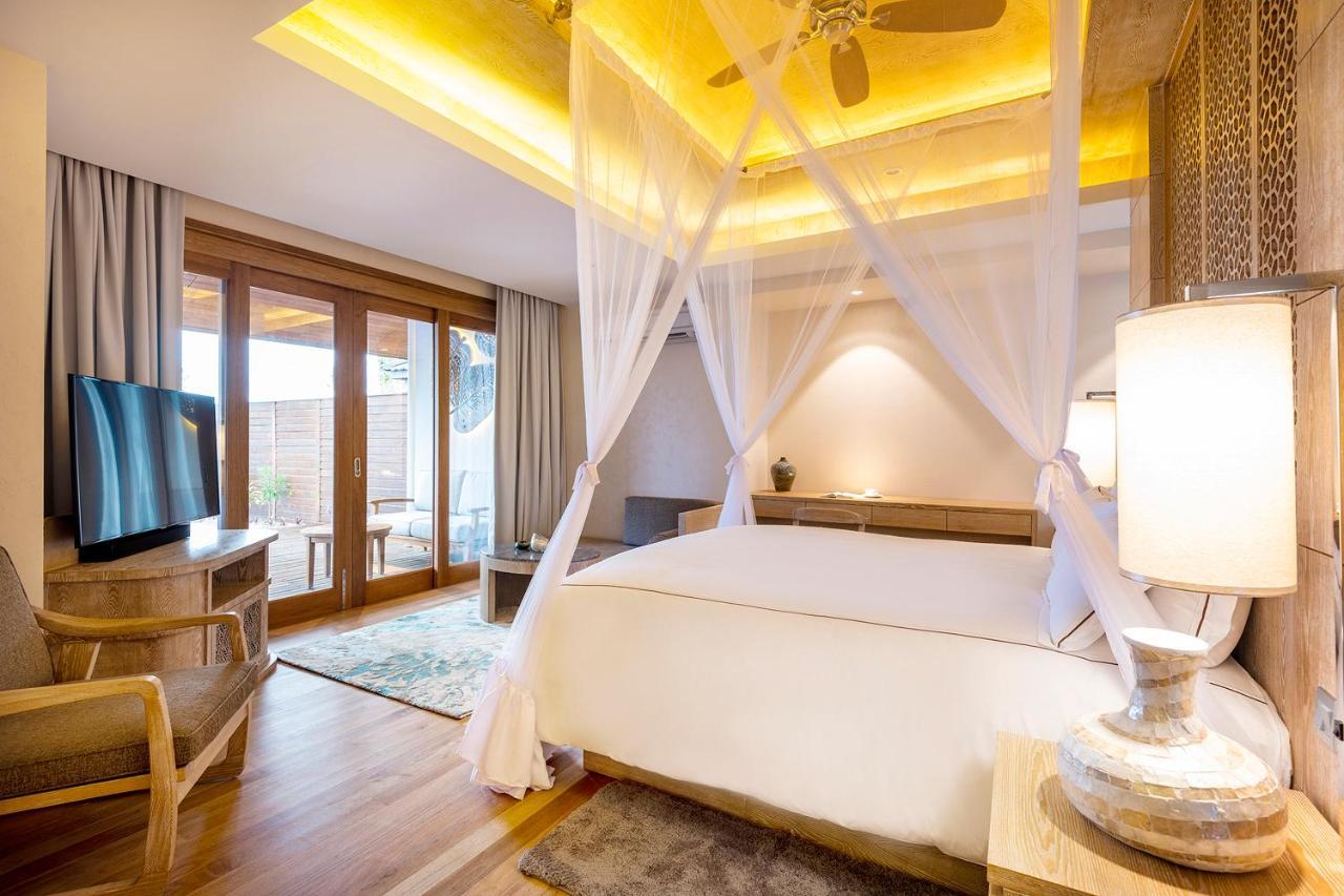 Lily Beach Resort And Spa Huvahendhoo Island Exterior foto