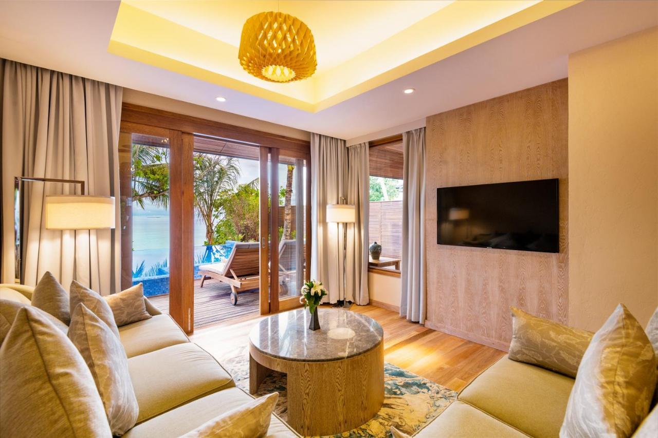 Lily Beach Resort And Spa Huvahendhoo Island Exterior foto