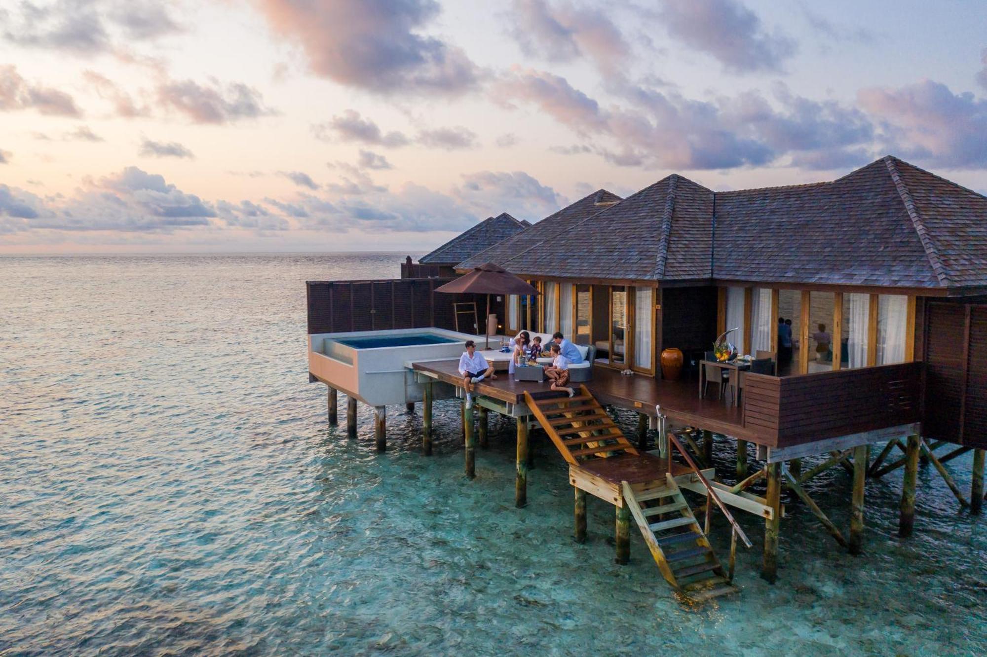 Lily Beach Resort And Spa Huvahendhoo Island Zimmer foto