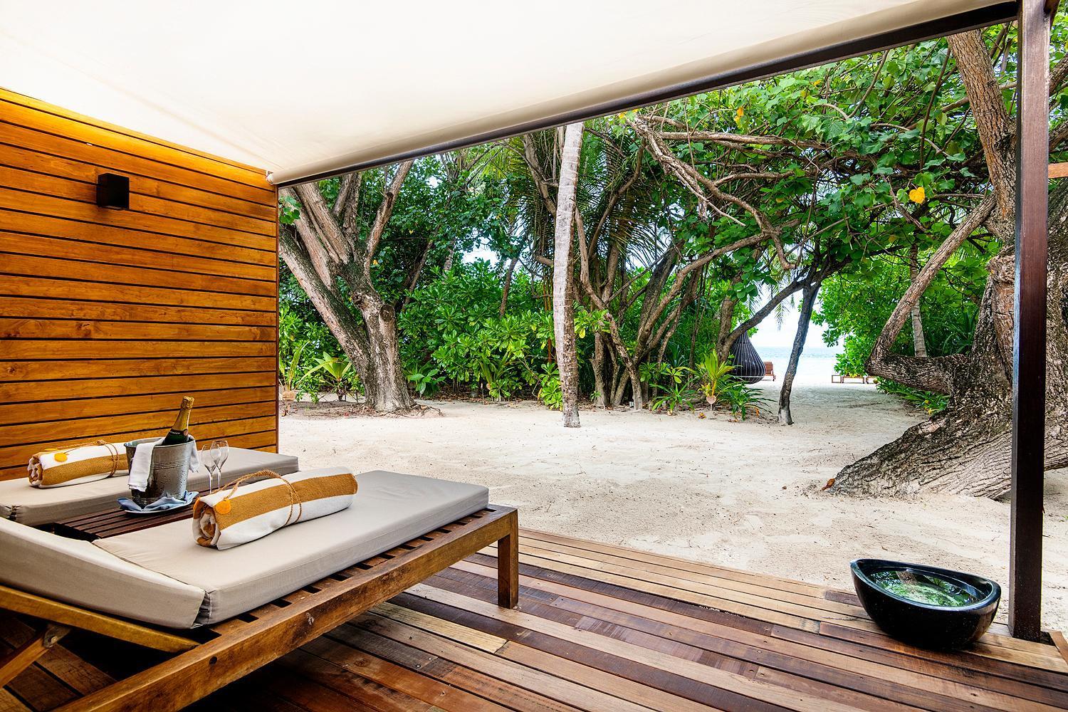 Lily Beach Resort And Spa Huvahendhoo Island Zimmer foto