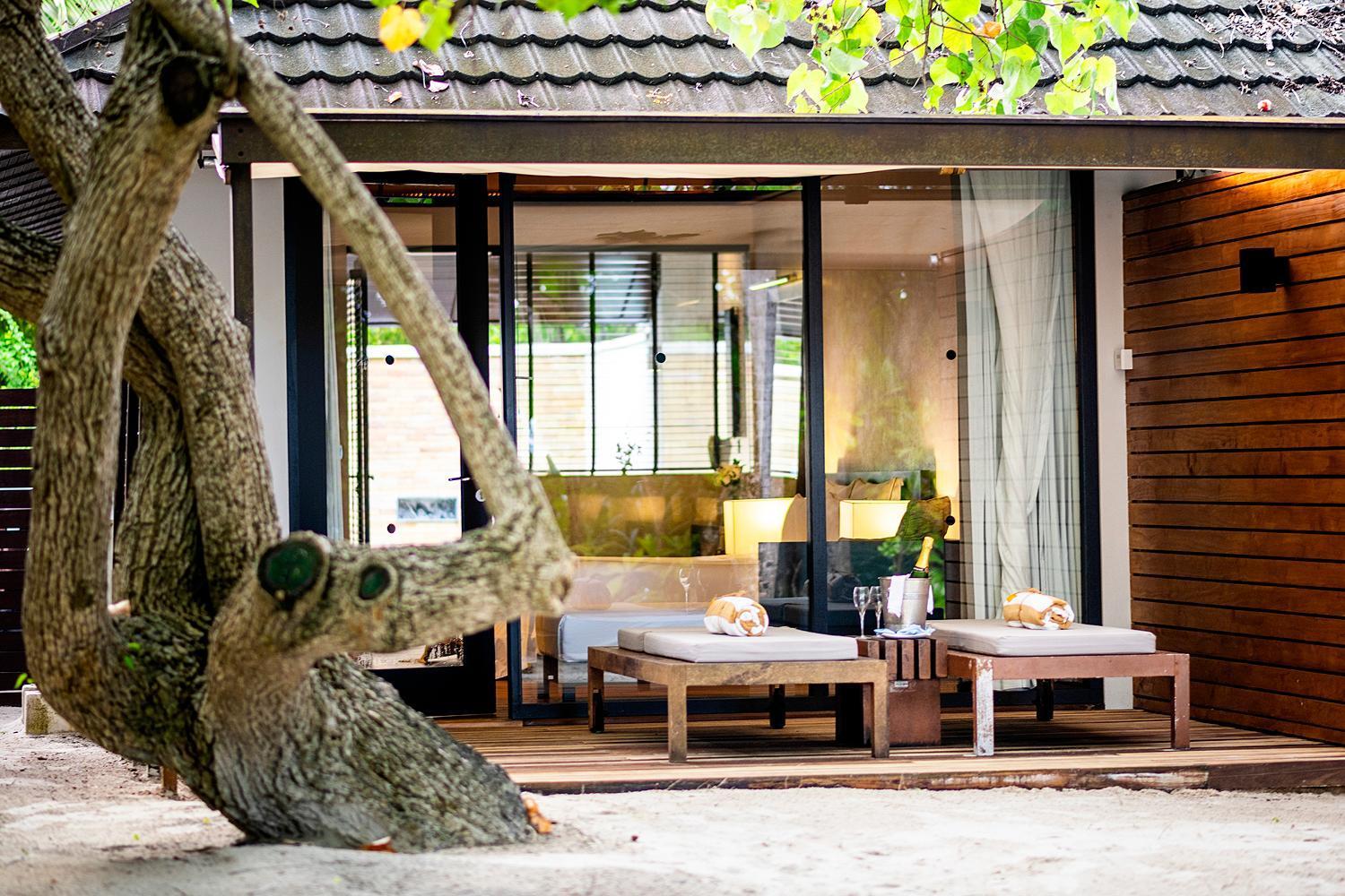 Lily Beach Resort And Spa Huvahendhoo Island Zimmer foto