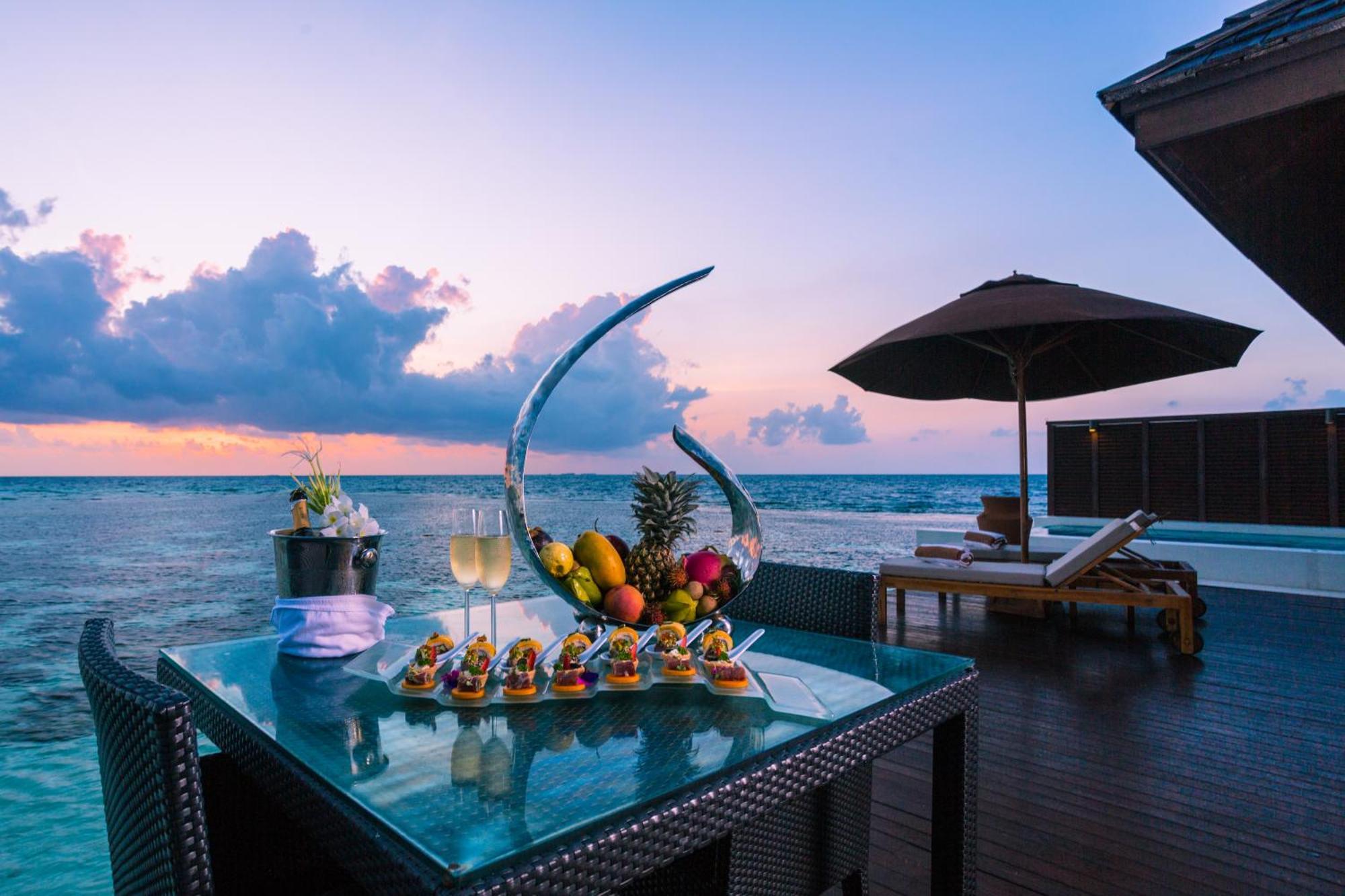 Lily Beach Resort And Spa Huvahendhoo Island Exterior foto